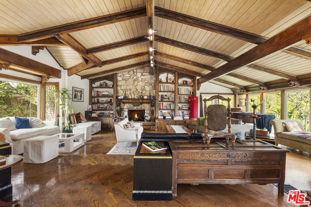 3537 Berry Drive Property Photo 3