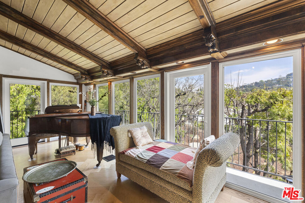 3537 Berry Drive Property Photo 5