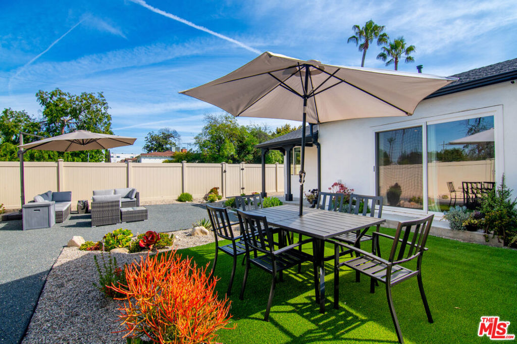 11222 Sylvan Street Property Photo 3