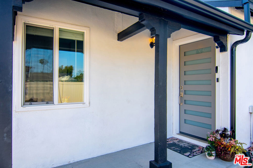 11222 Sylvan Street Property Photo 5
