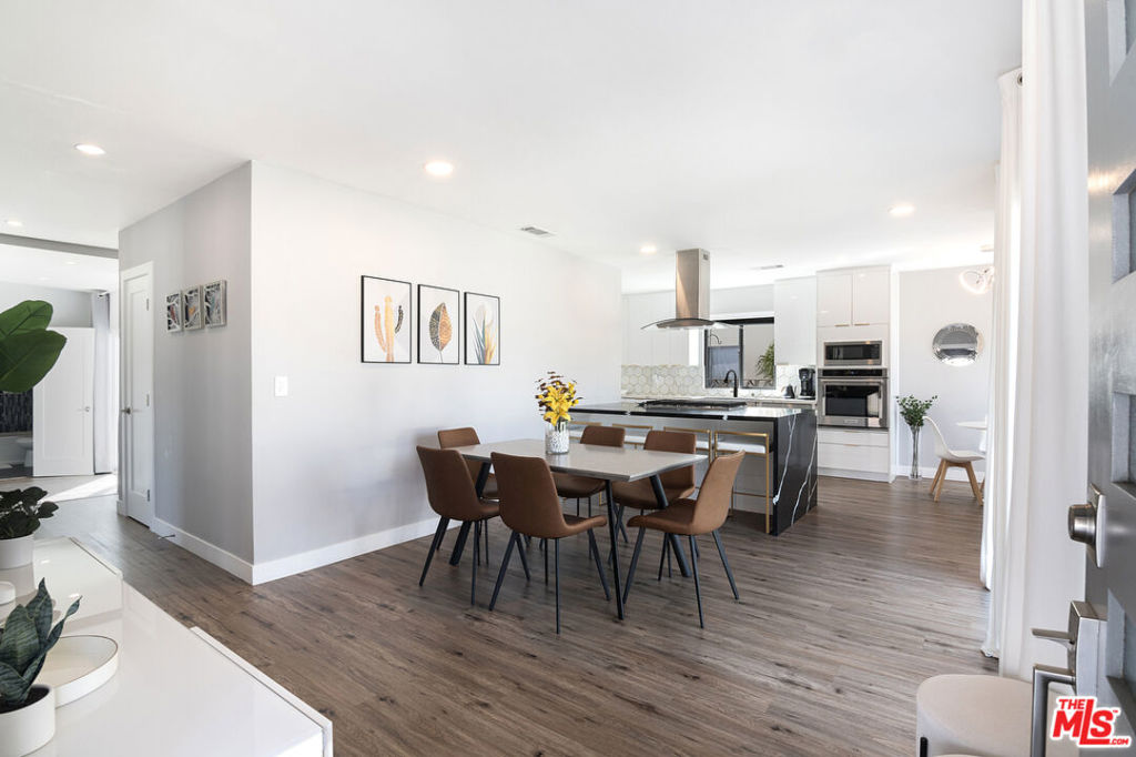 11222 Sylvan Street Property Photo 6