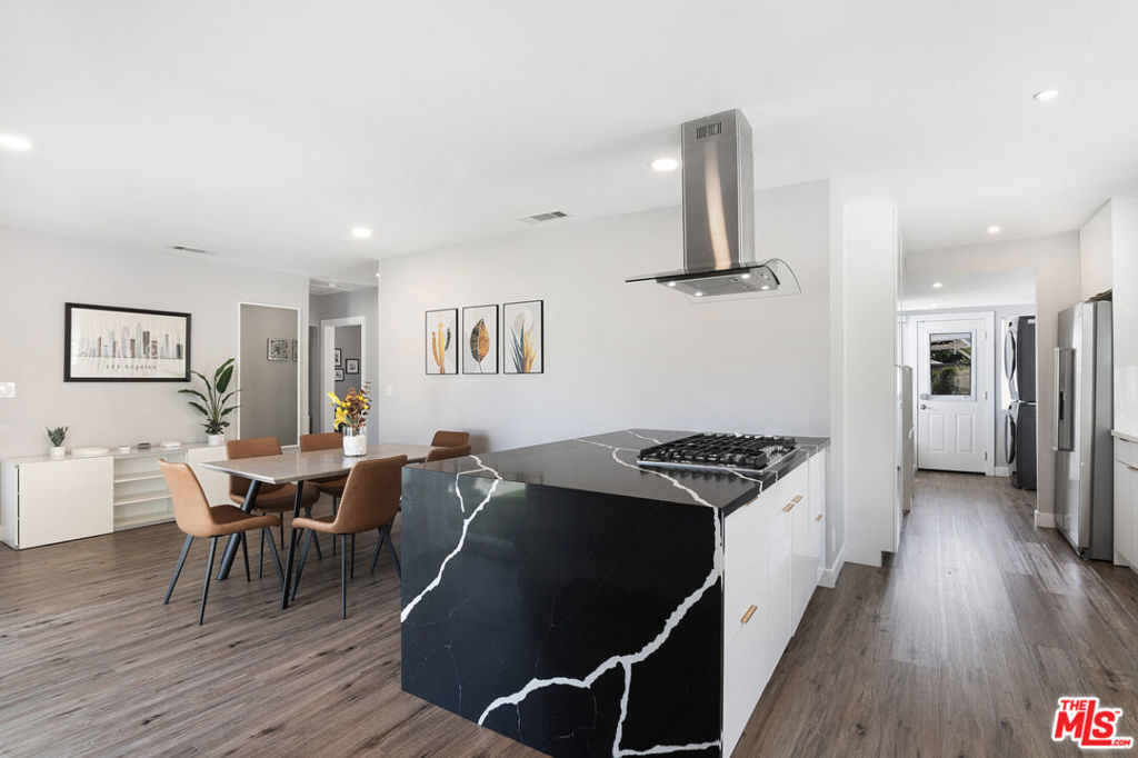 11222 Sylvan Street Property Photo 8