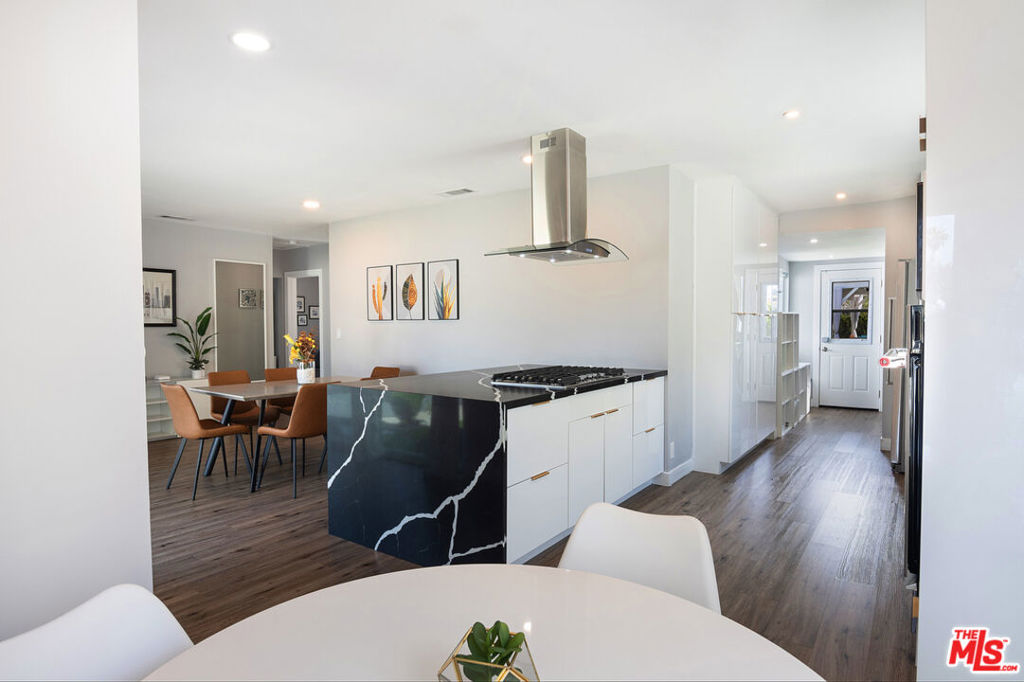 11222 Sylvan Street Property Photo 14