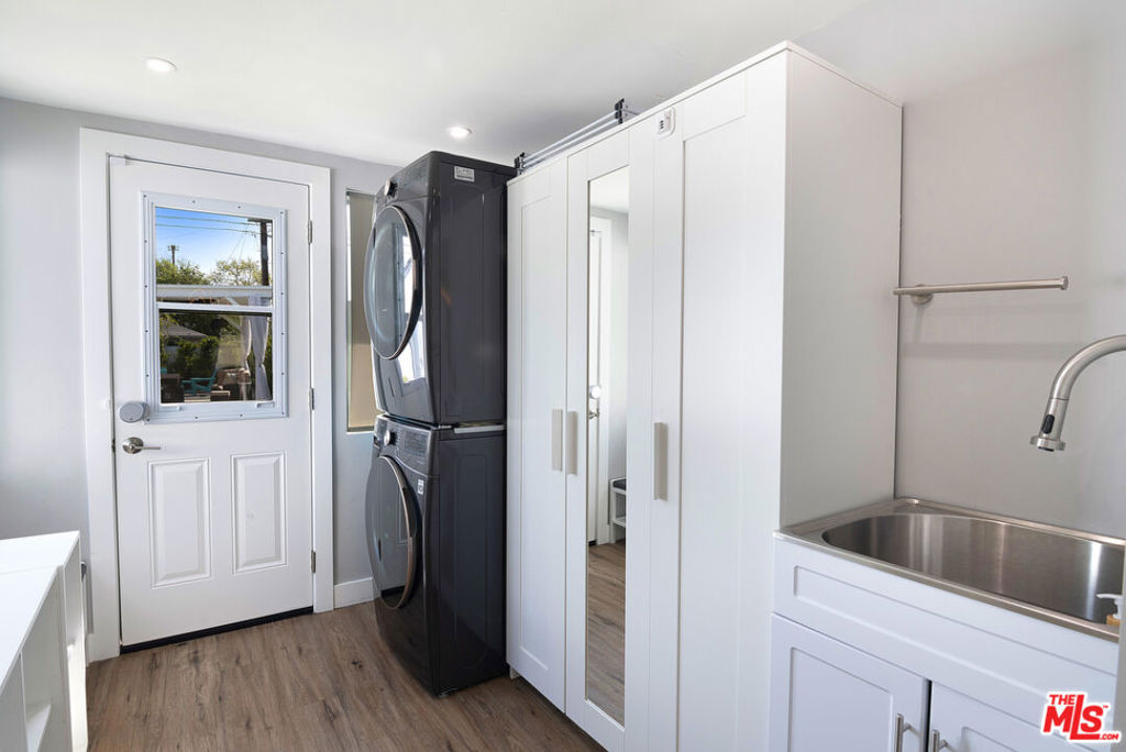 11222 Sylvan Street Property Photo 18