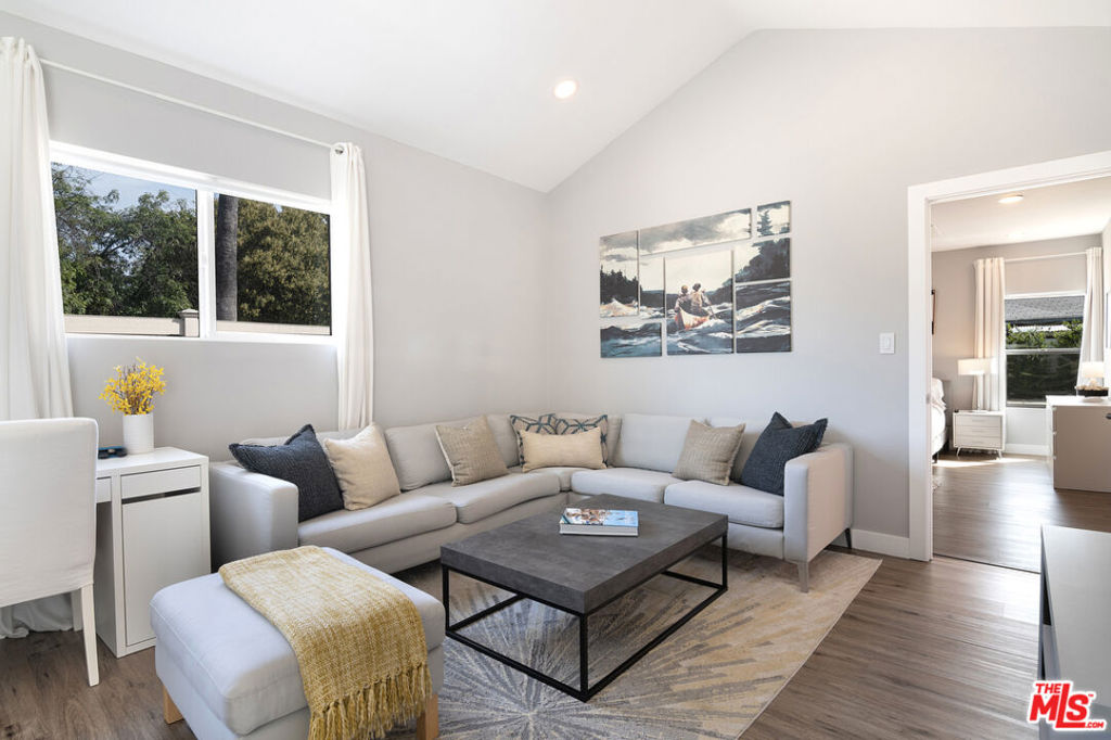 11222 Sylvan Street Property Photo 23