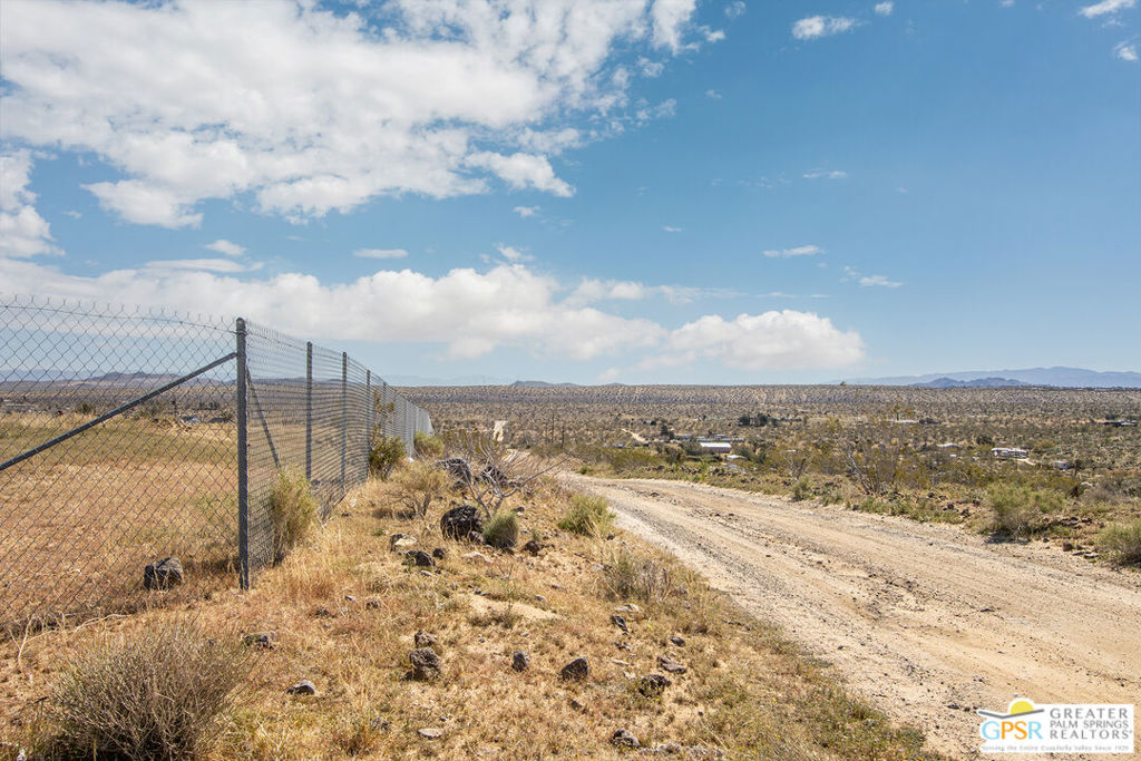55588 Chaparral Road Property Photo 3