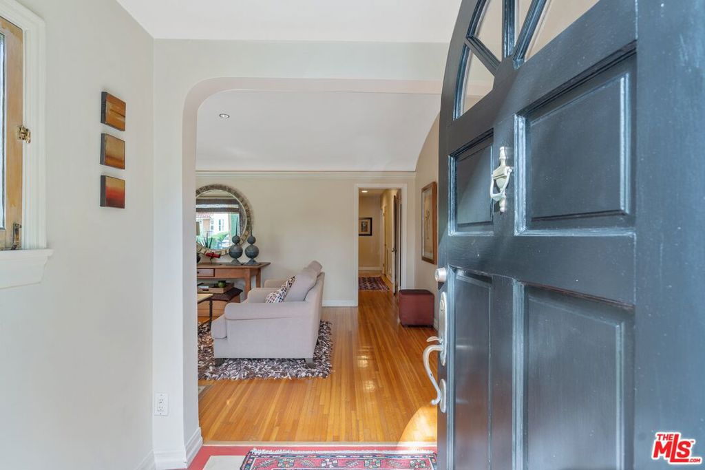 533 N Bronson Avenue Property Photo 3