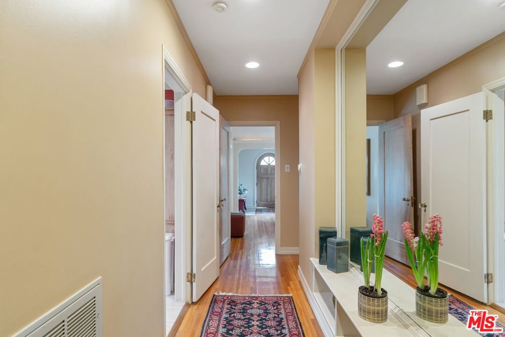 533 N Bronson Avenue Property Photo 18