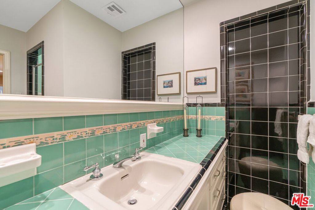 533 N Bronson Avenue Property Photo 24