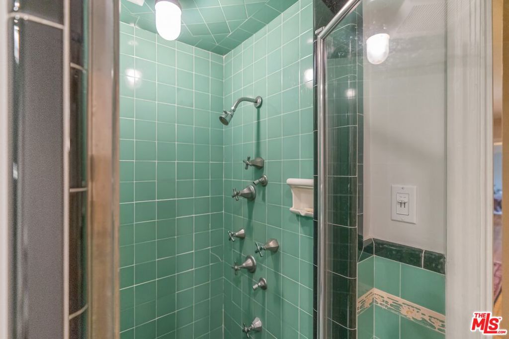 533 N Bronson Avenue Property Photo 25