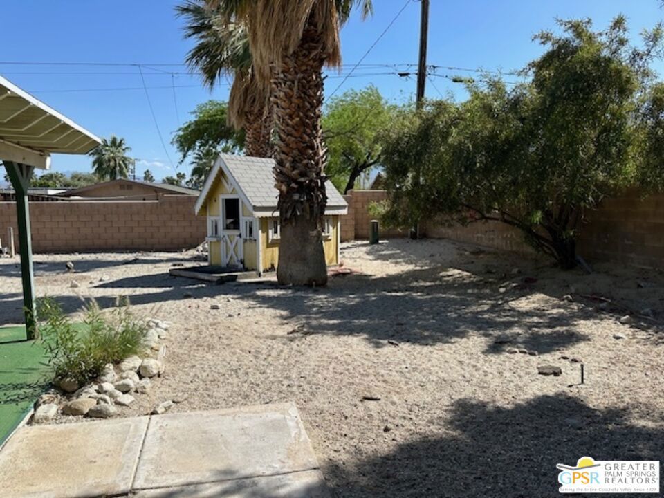 2435 E Wayne Road Property Photo 3