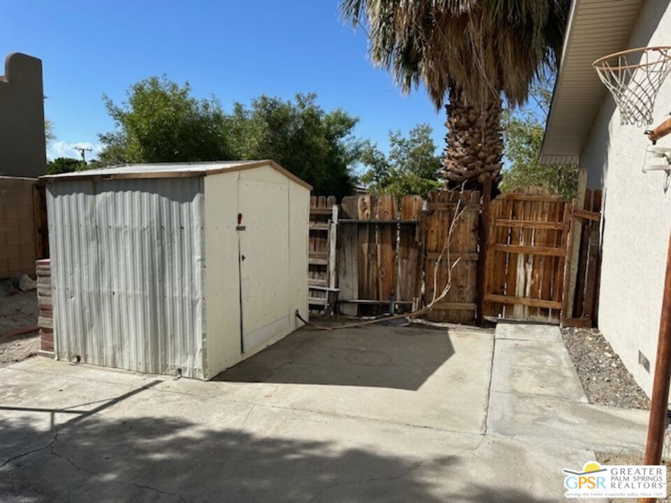 2435 E Wayne Road Property Photo 5