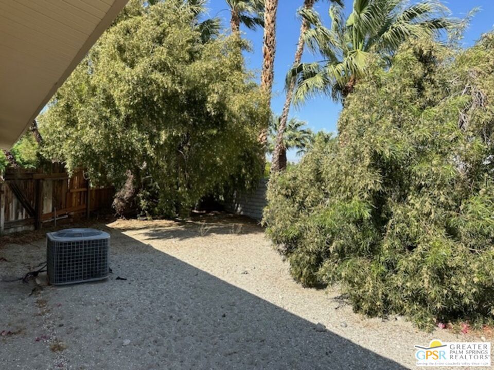 2435 E Wayne Road Property Photo 6