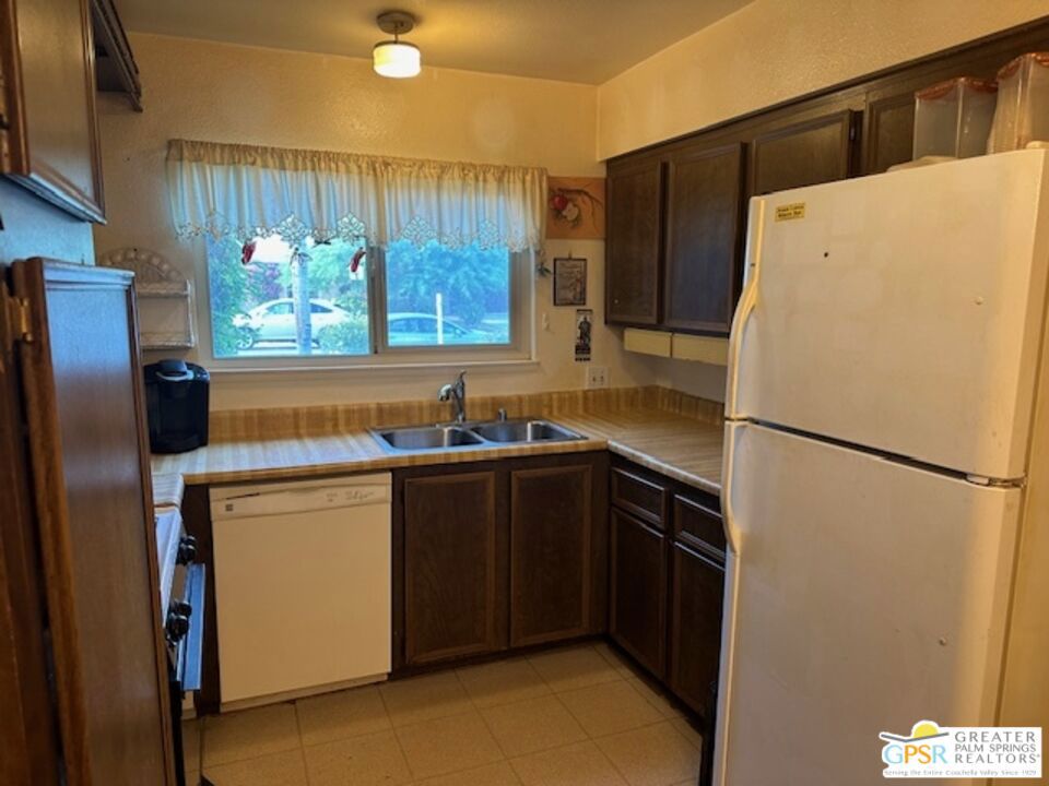 2435 E Wayne Road Property Photo 7