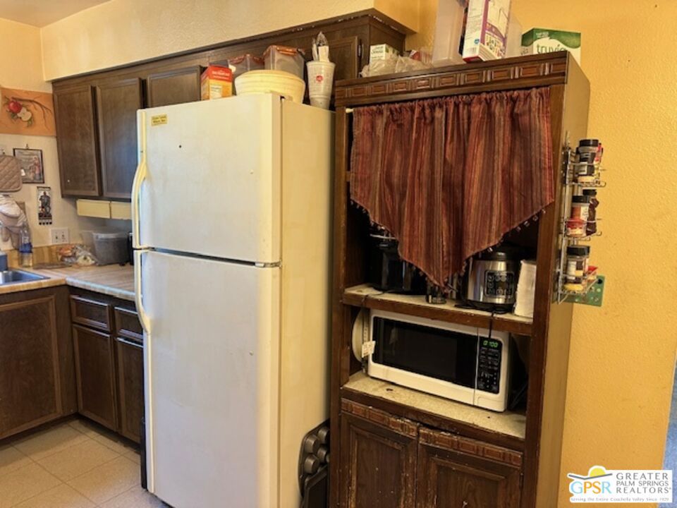 2435 E Wayne Road Property Photo 10