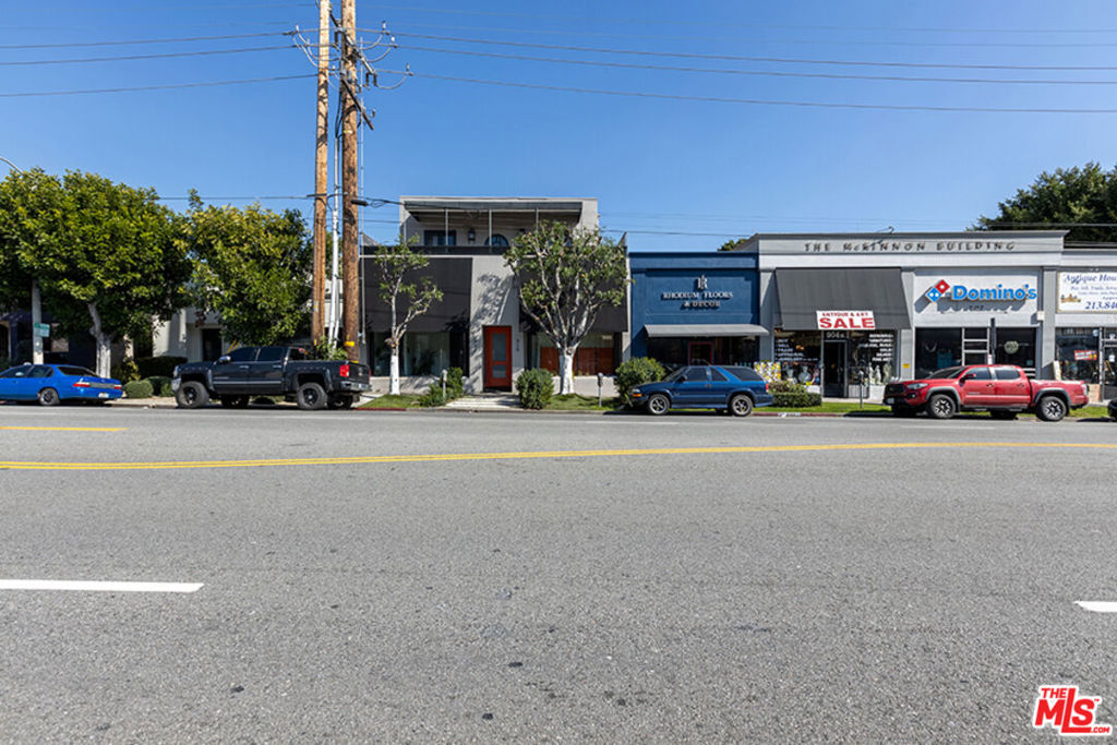 910 N La Cienega Boulevard Property Photo 3