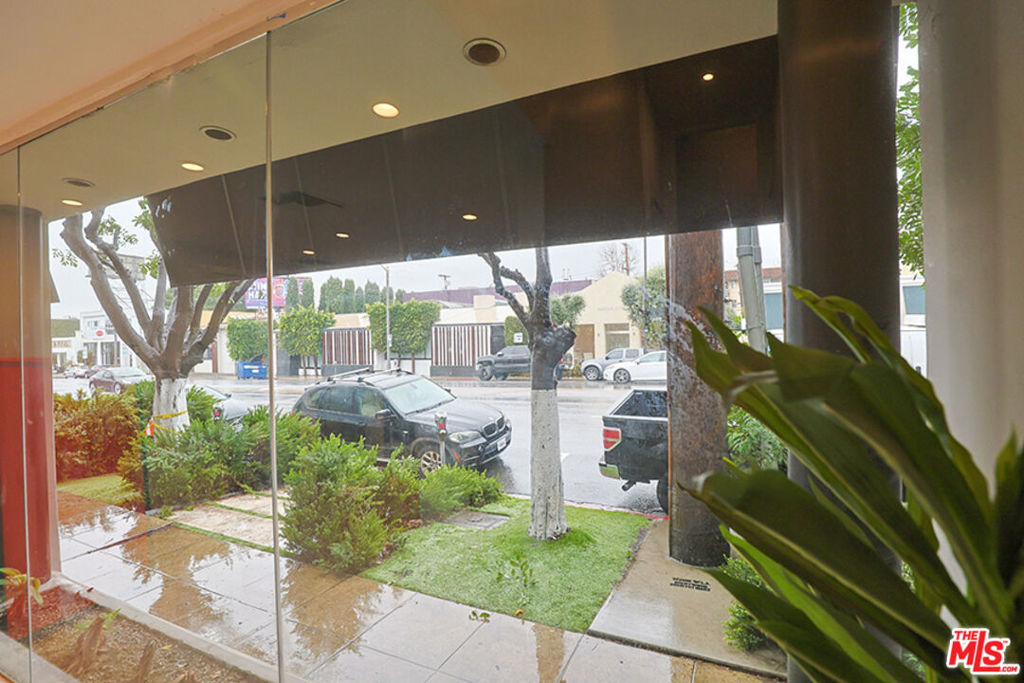 910 N La Cienega Boulevard Property Photo 12
