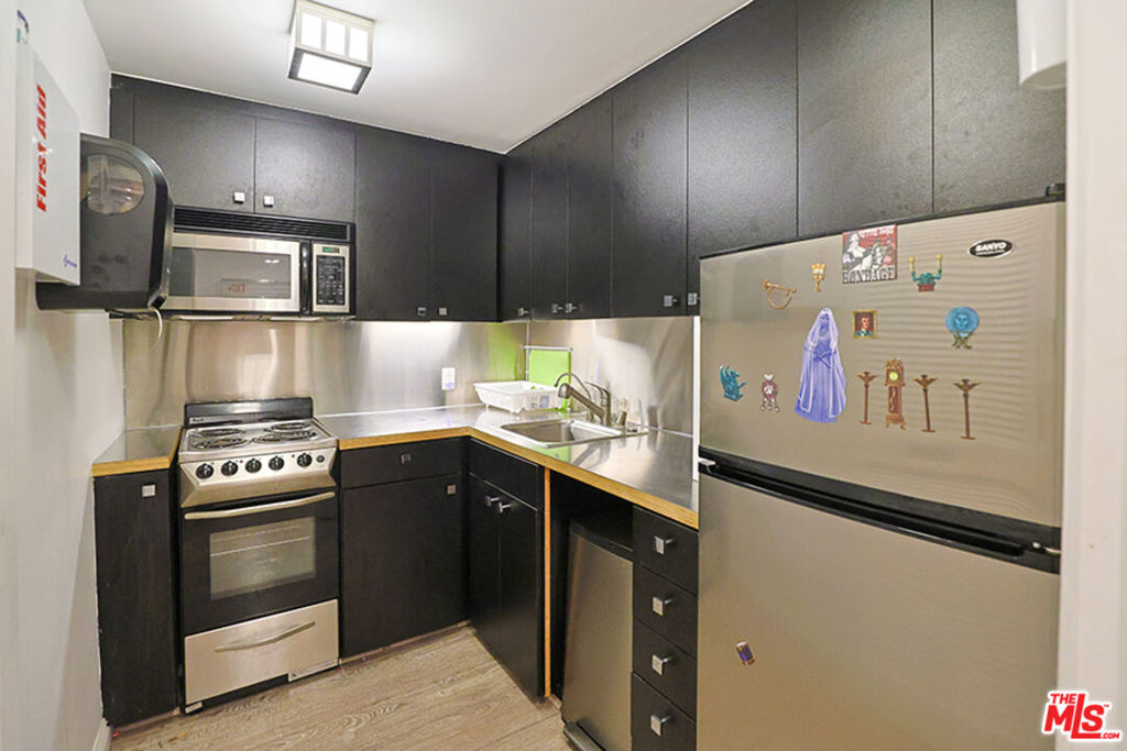 910 N La Cienega Boulevard Property Photo 16