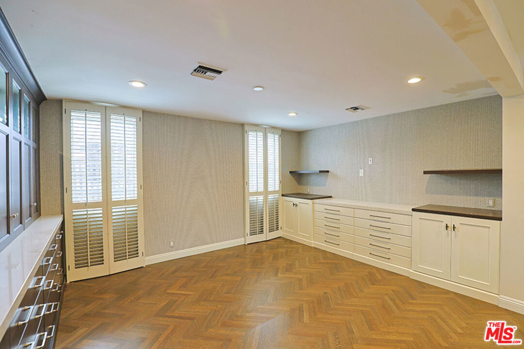 910 N La Cienega Boulevard Property Photo 20