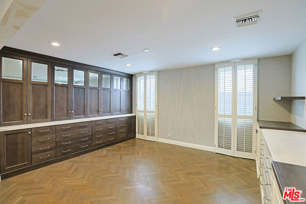 910 N La Cienega Boulevard Property Photo 21