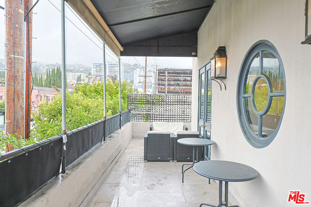 910 N La Cienega Boulevard Property Photo 27
