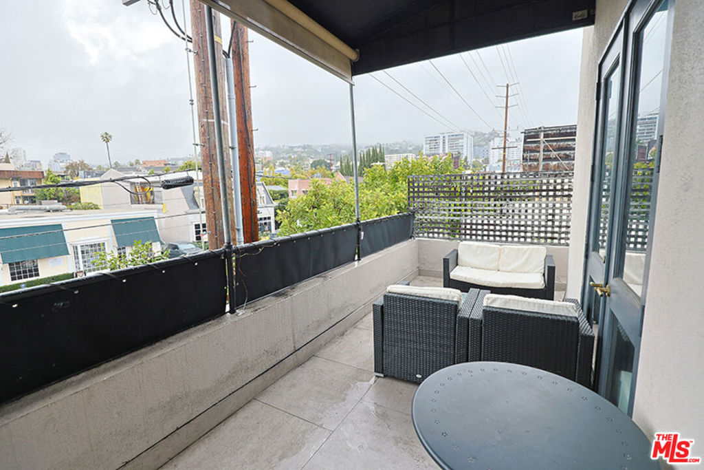 910 N La Cienega Boulevard Property Photo 29