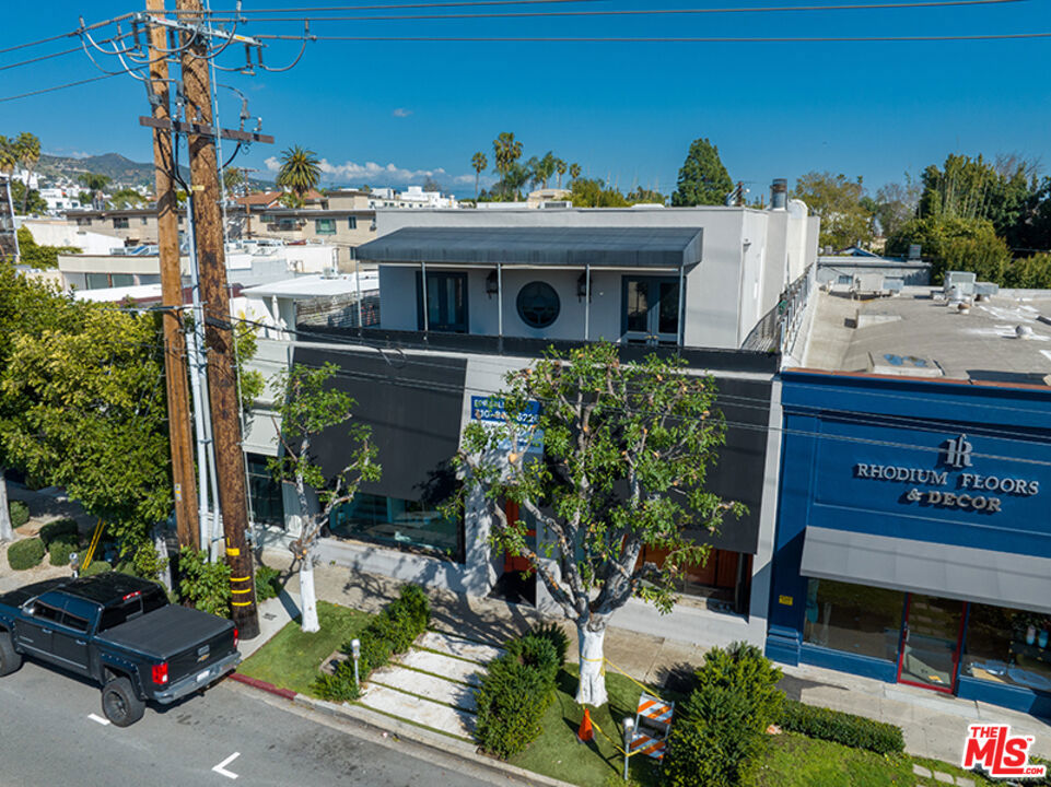 910 N La Cienega Boulevard Property Photo 32