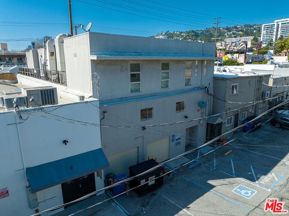 910 N La Cienega Boulevard Property Photo 33