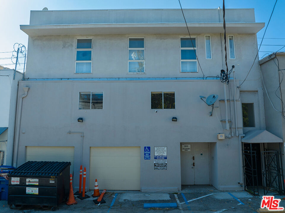 910 N La Cienega Boulevard Property Photo 34