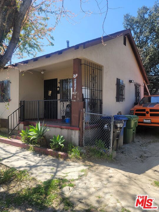 8021 Towne Avenue Property Photo 1
