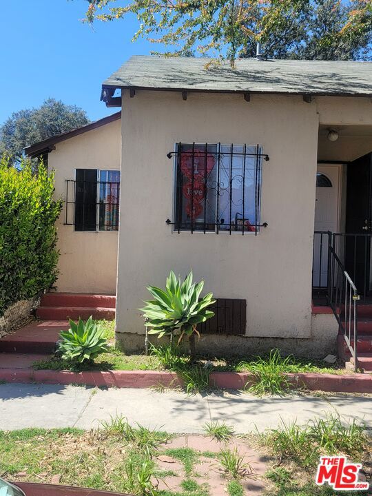 8021 Towne Avenue Property Photo 2