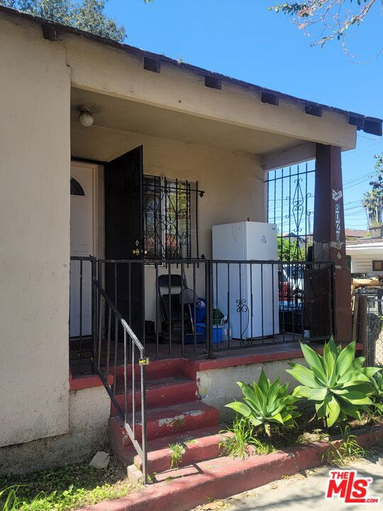 8021 Towne Avenue Property Photo 3