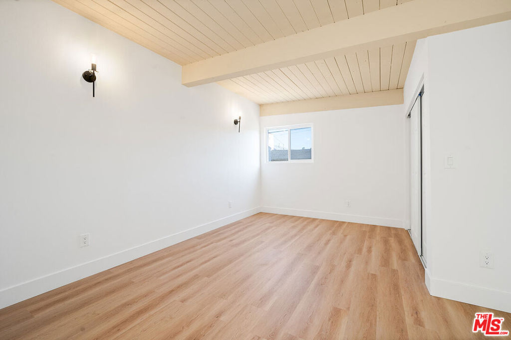1552 W Vernon Avenue Property Photo 30