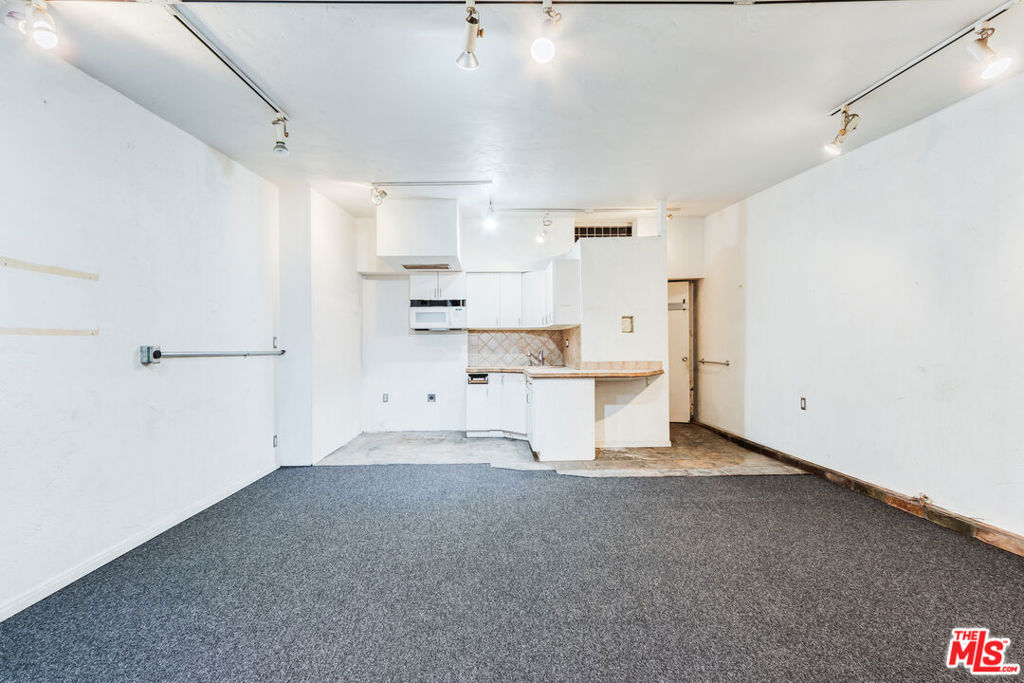8642 Venice Boulevard Property Photo 32