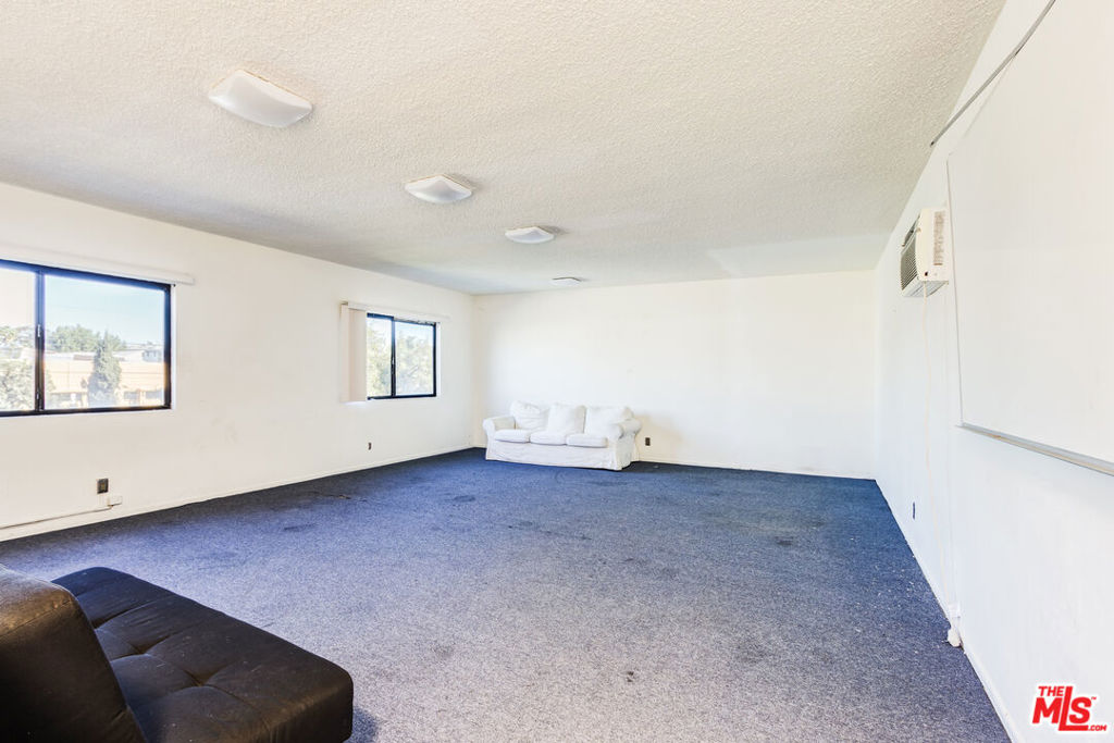 8642 Venice Boulevard Property Photo 25