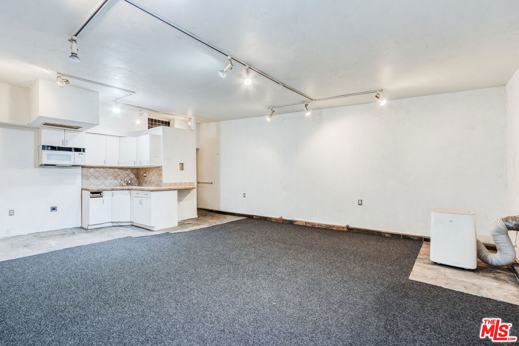 8642 Venice Boulevard Property Photo 31