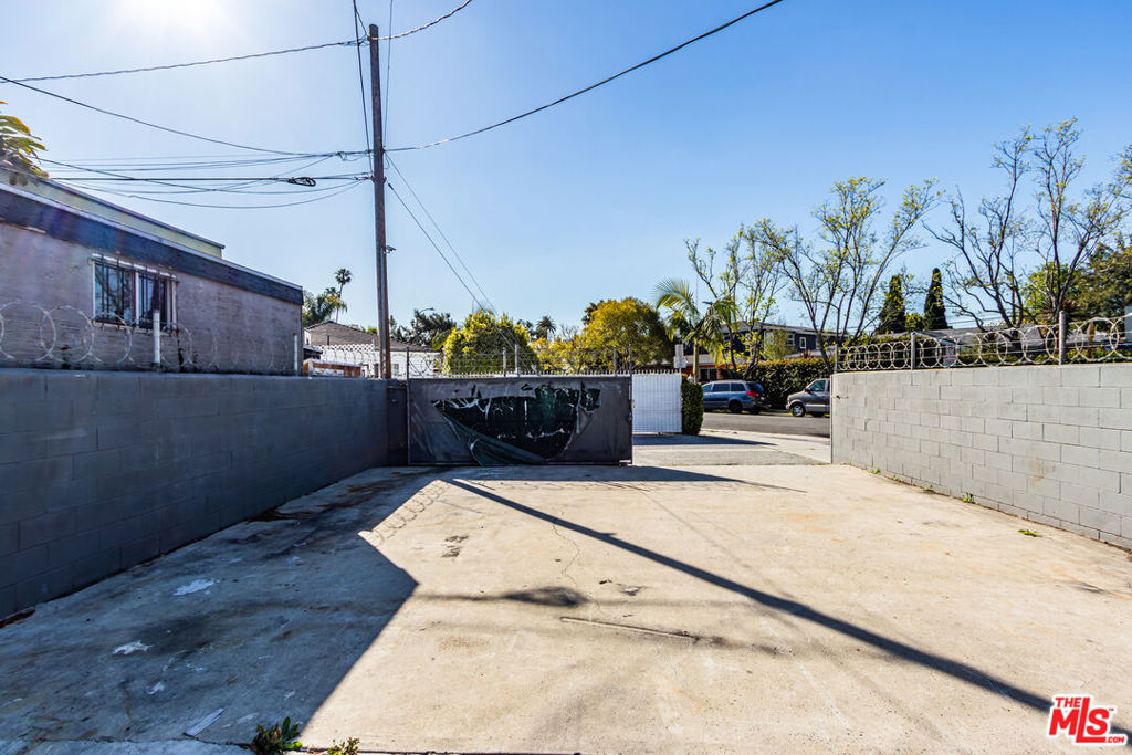 8642 Venice Boulevard Property Photo 42