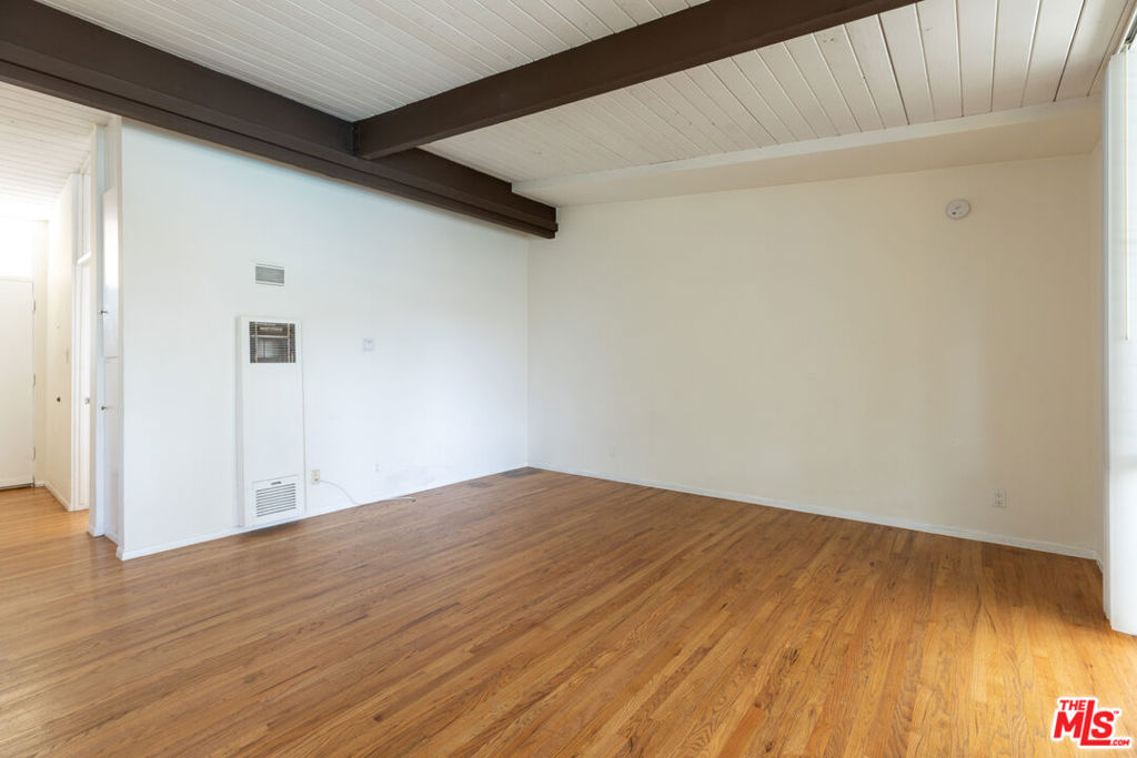 11133 Rose Avenue 20 Property Photo 4