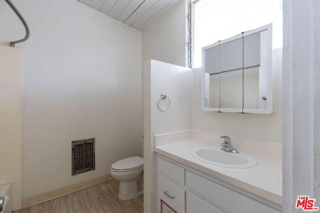 11133 Rose Avenue 20 Property Photo 11