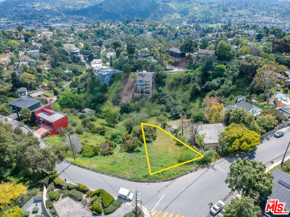 4022 San Rafael Avenue Property Photo 5