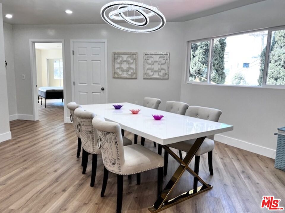 5633 La Mirada Avenue Property Photo 6
