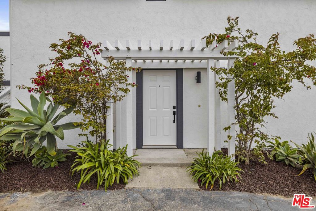 1805 Mackinnon Avenue Property Photo 3