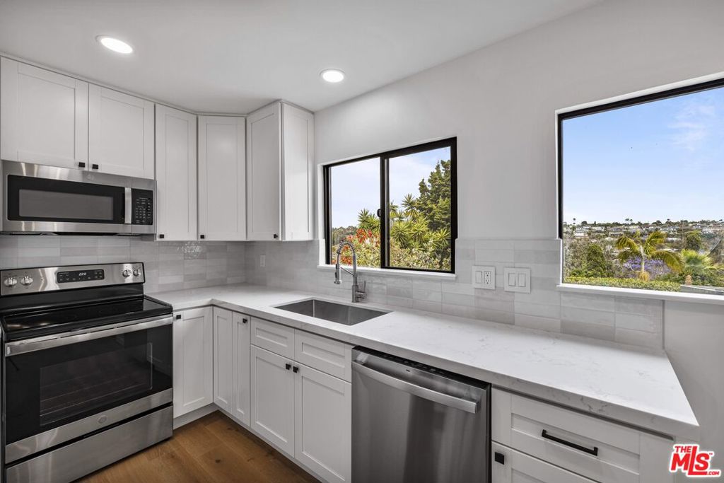 1805 Mackinnon Avenue Property Photo 8