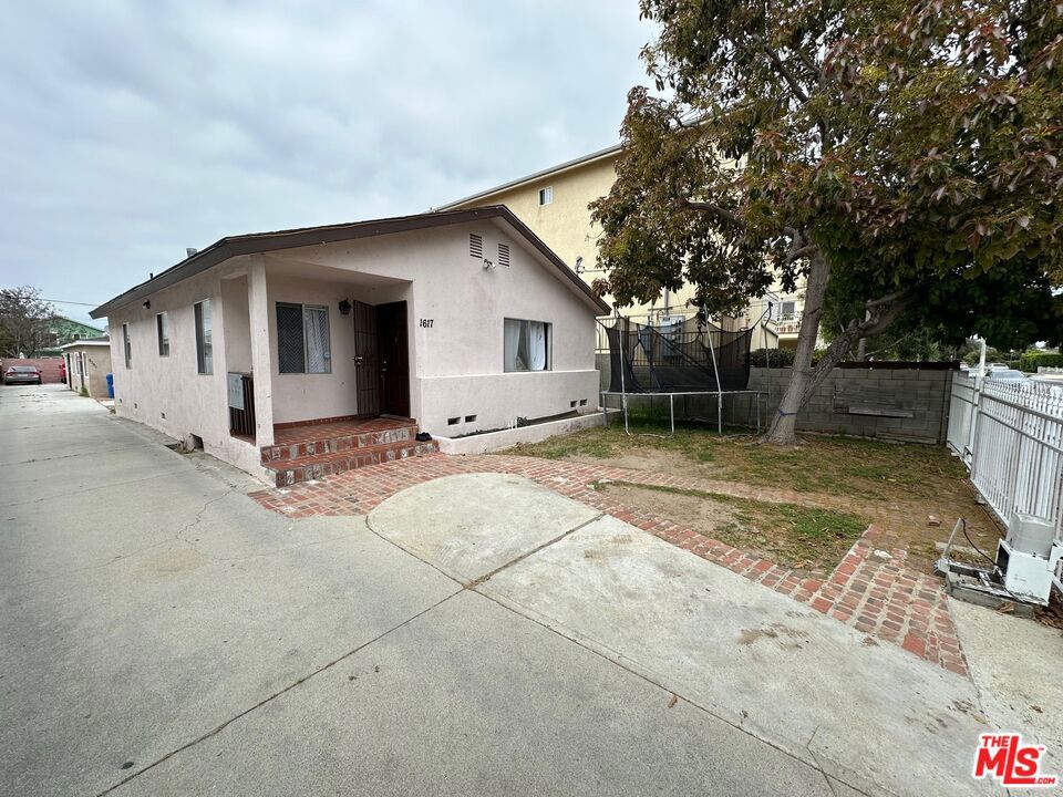 1617 W 224th Street Property Photo 3