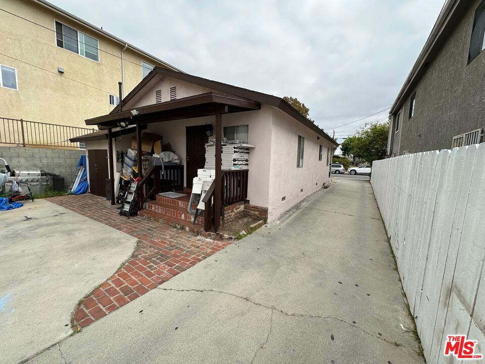 1617 W 224th Street Property Photo 6