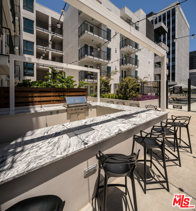 687 S Hobart Boulevard 743 Property Photo 16