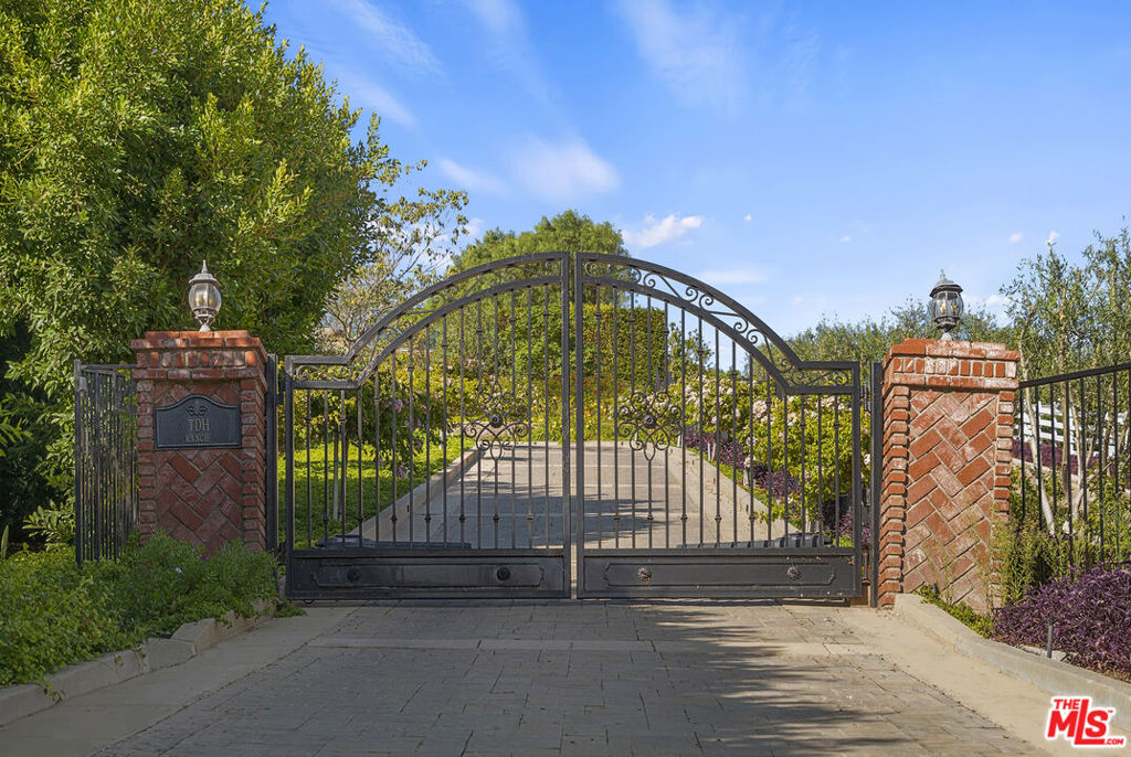 11875 Pradera Road Property Photo 8