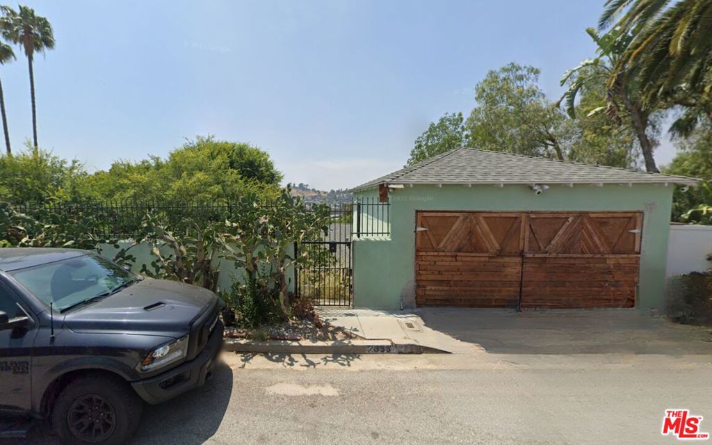 2633 Medlow Avenue Property Photo 1