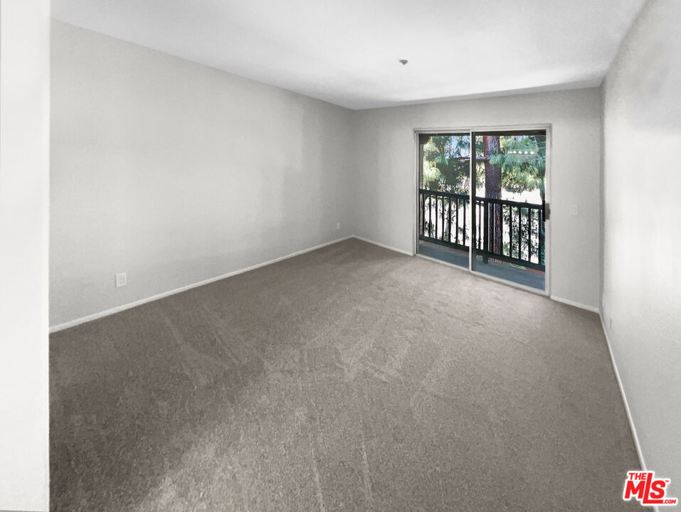 2800 Keller Drive 165 Property Photo 5