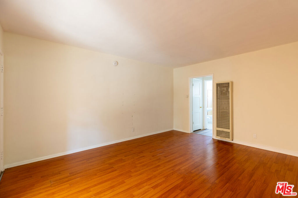1314 1/4 S Barrington Avenue Property Photo 7